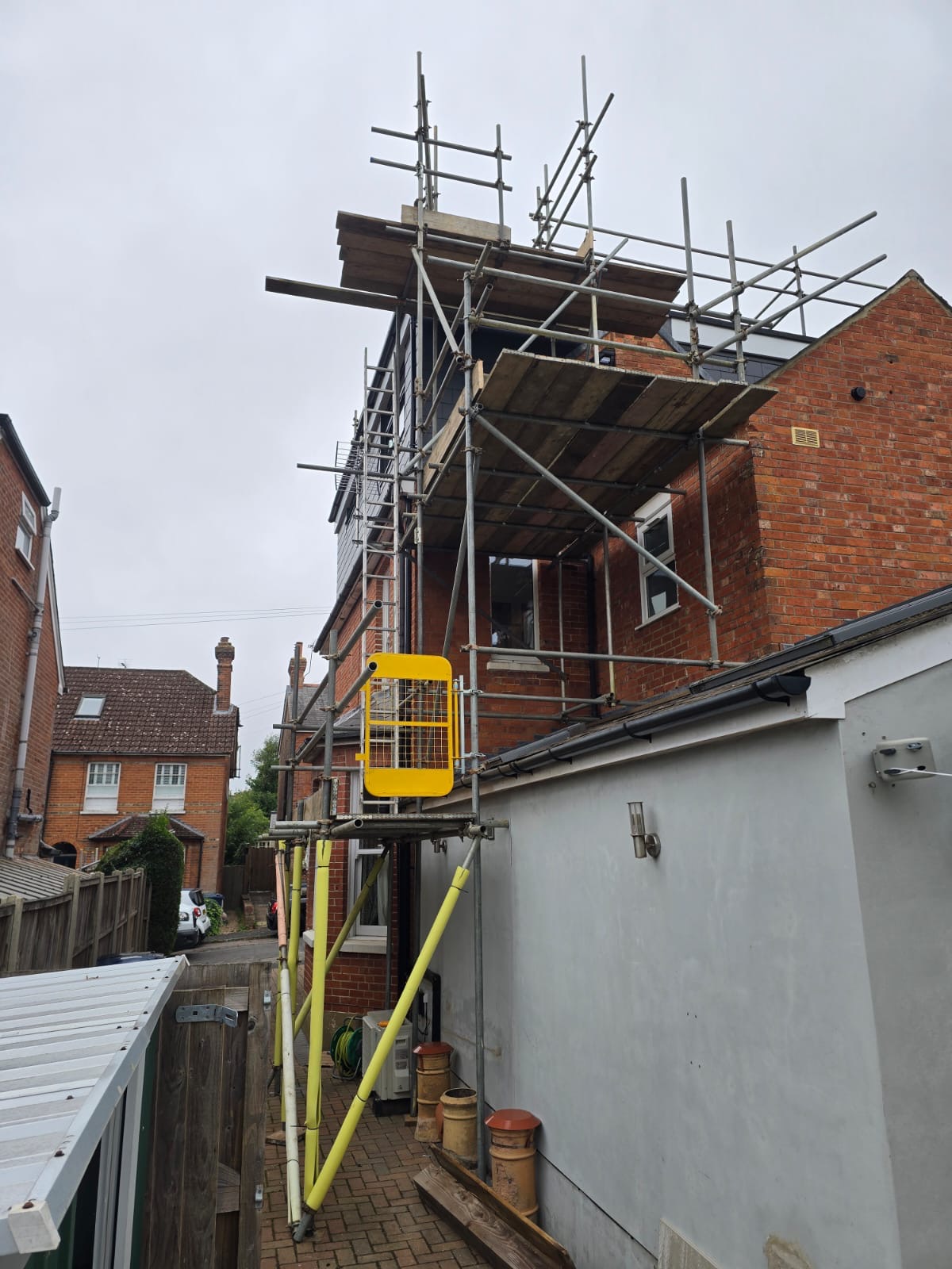 Solar scaffolding in Farnham by Roman Scaffolding