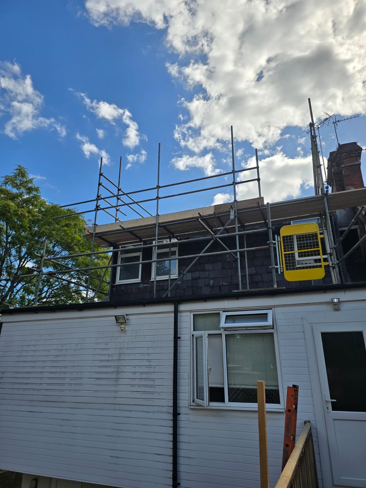 Solar scaffolding in Caversham by Roman Scaffolding