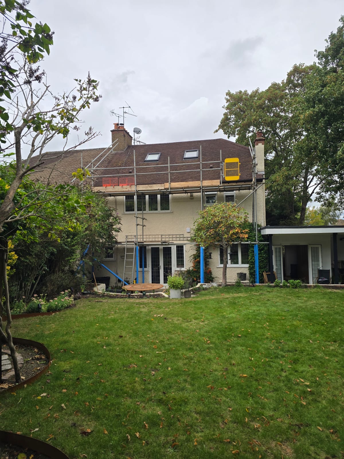 Solar scaffolding in Sutton by Roman Scaffolding